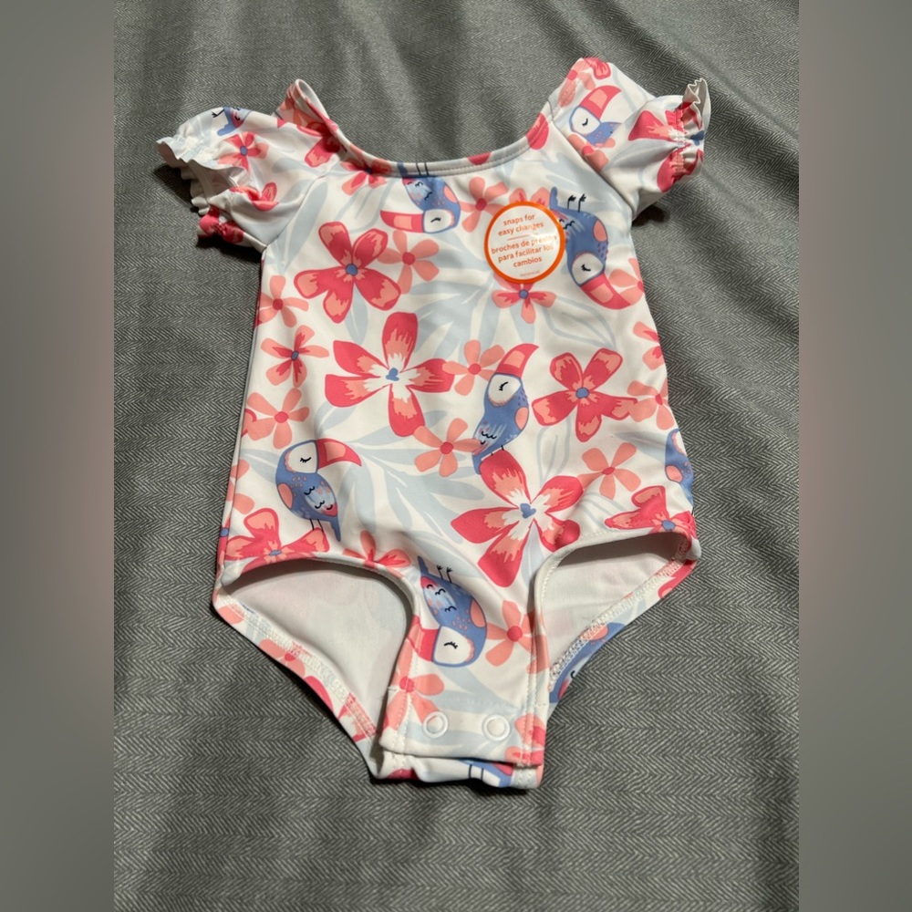 Carter’s Baby Girls Swimsuit size (6m)